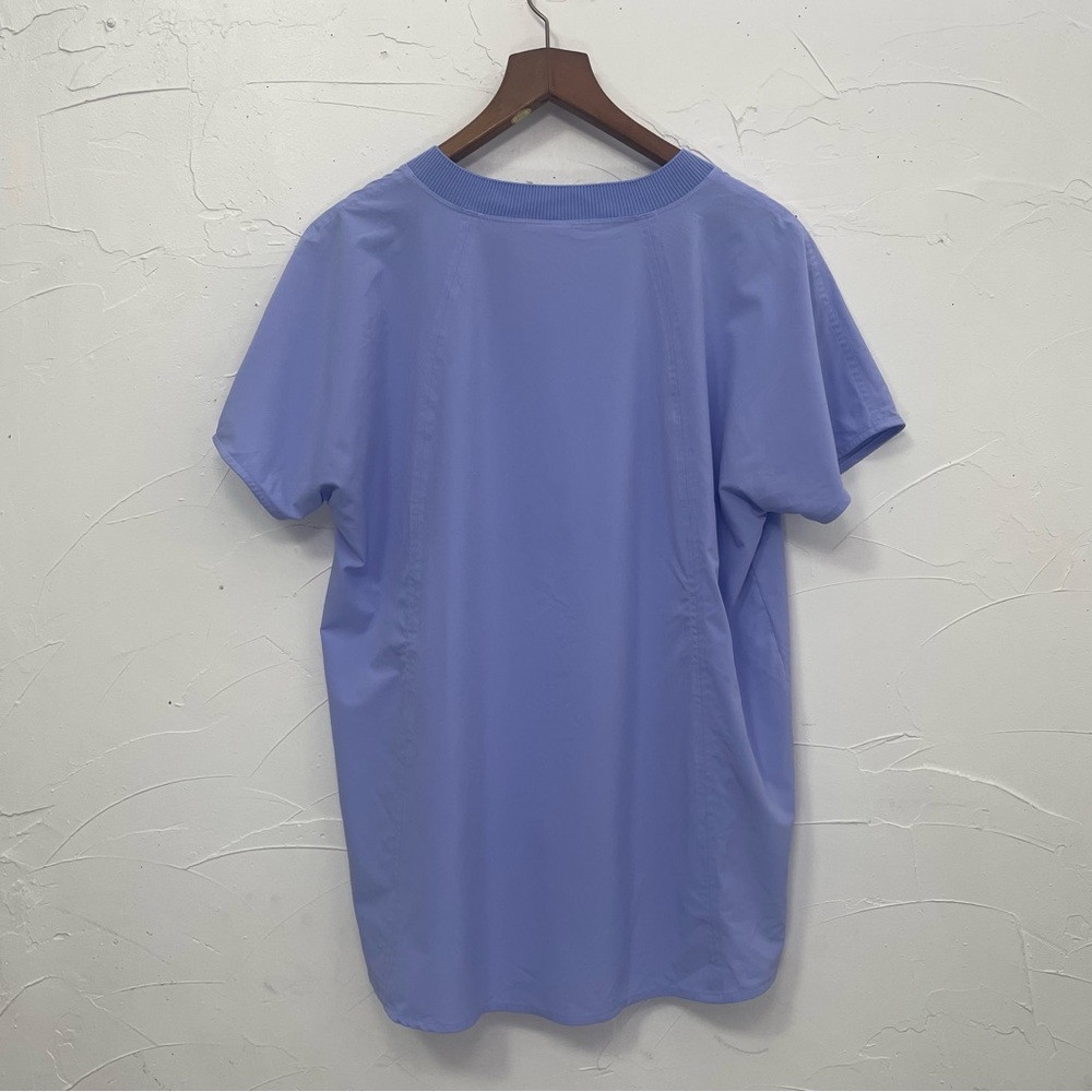 Athlete Zyphr Featherweight V-Neck Tee - Picture 4 of 10